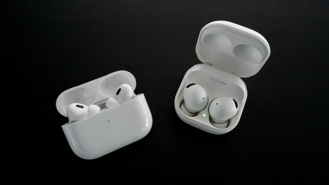 AirPods или Samsung Galaxy Buds: Как Выбрать Идеальные Беспроводные Наушники